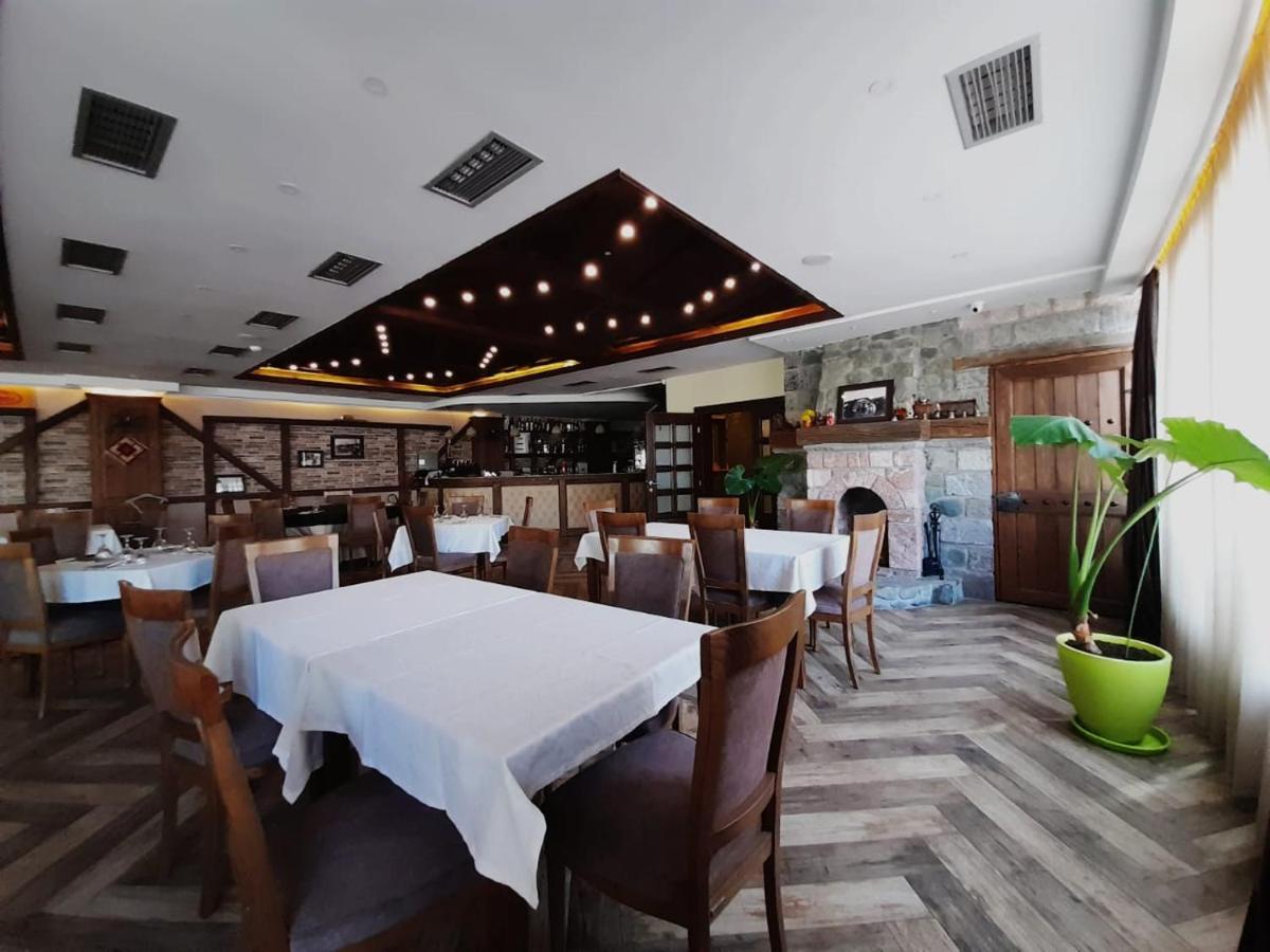 Hotel Happy Gjakova Екстер'єр фото