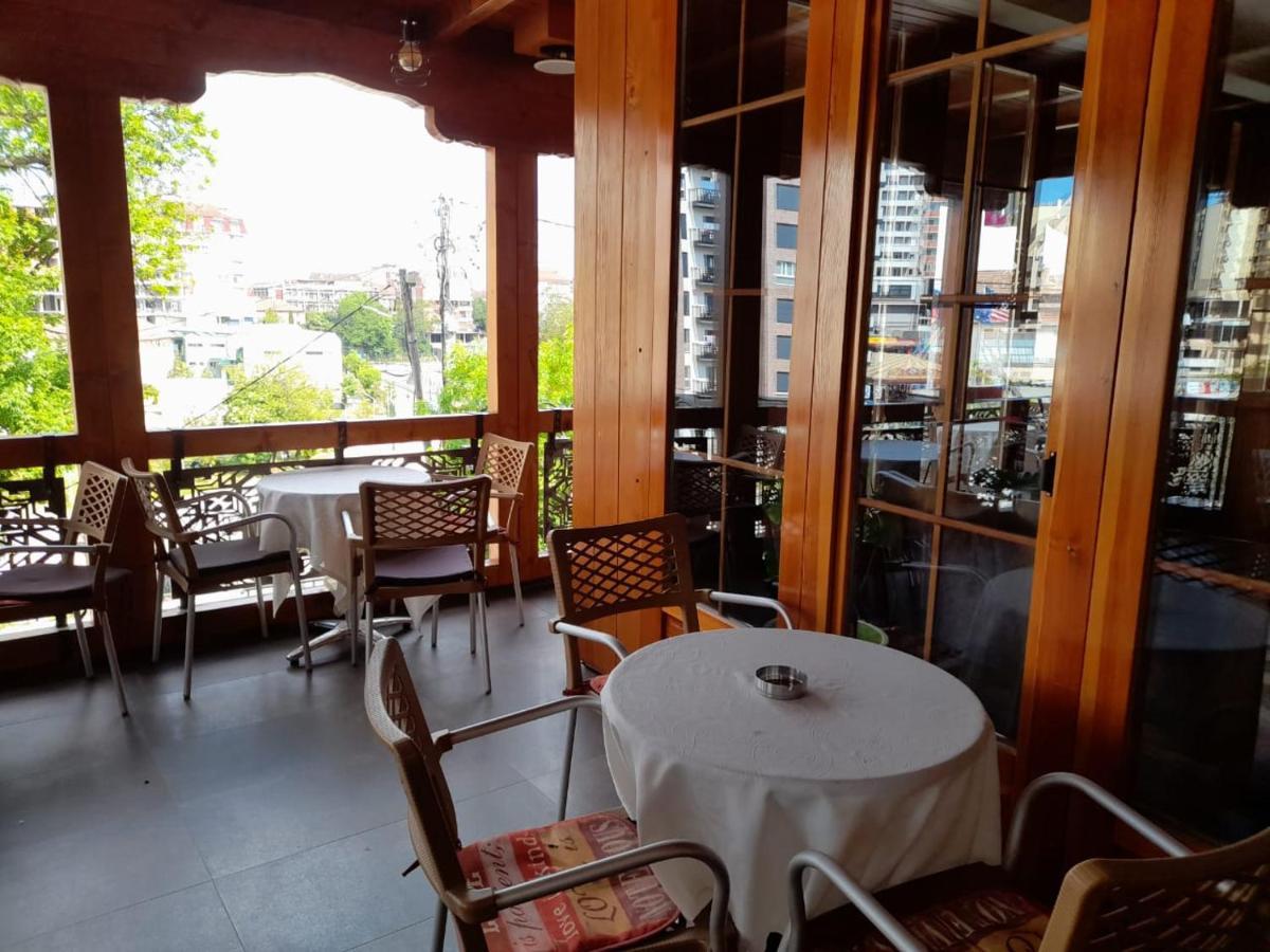 Hotel Happy Gjakova Екстер'єр фото