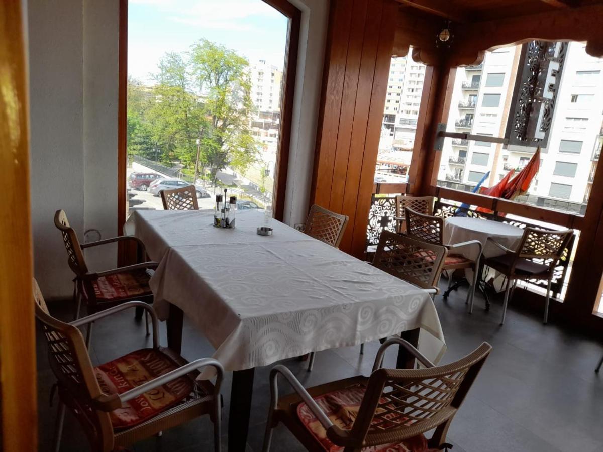 Hotel Happy Gjakova Екстер'єр фото