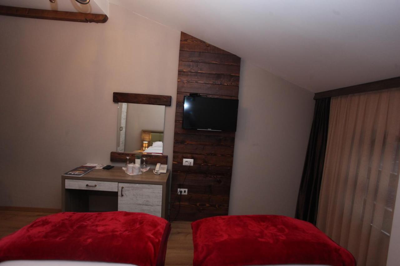 Hotel Happy Gjakova Екстер'єр фото