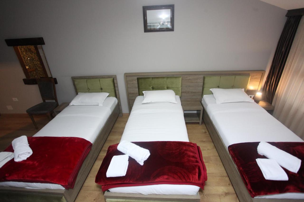 Hotel Happy Gjakova Екстер'єр фото