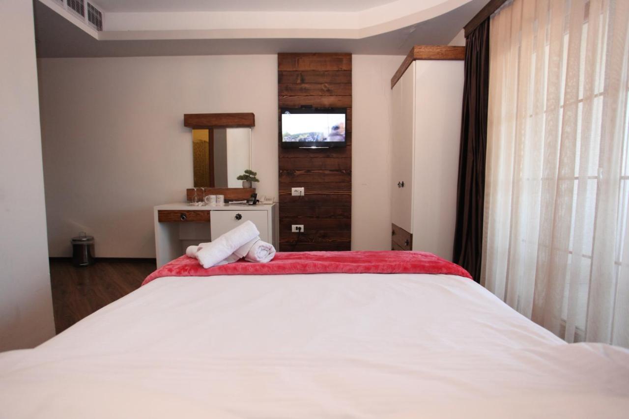 Hotel Happy Gjakova Екстер'єр фото