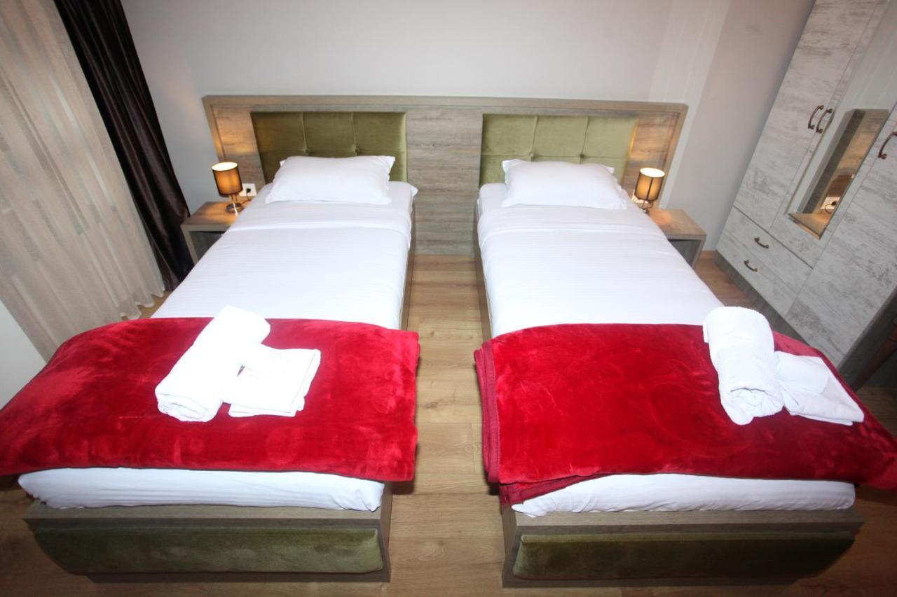 Hotel Happy Gjakova Екстер'єр фото