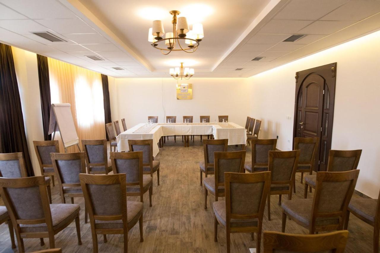 Hotel Happy Gjakova Екстер'єр фото