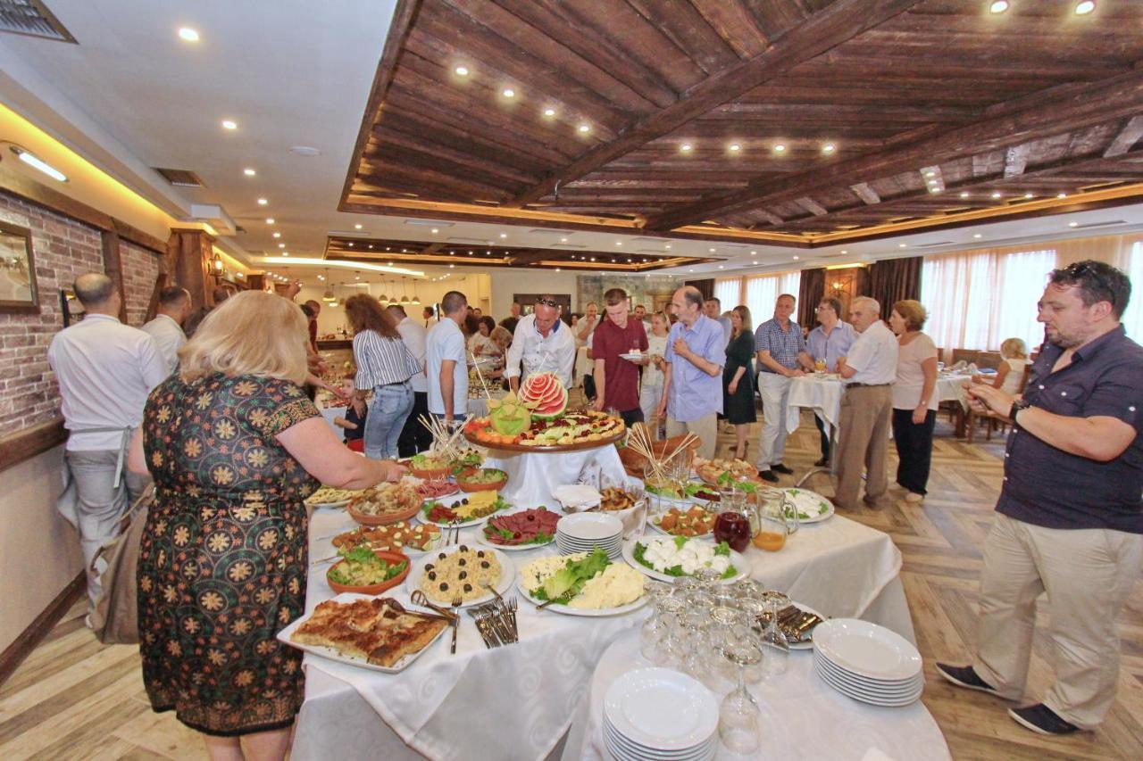 Hotel Happy Gjakova Екстер'єр фото